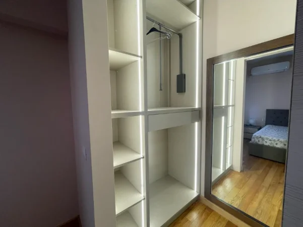 Tirane, jepet me qera apartament 1+1 Kati 3, 450 € (Rruga Dalip Topi)