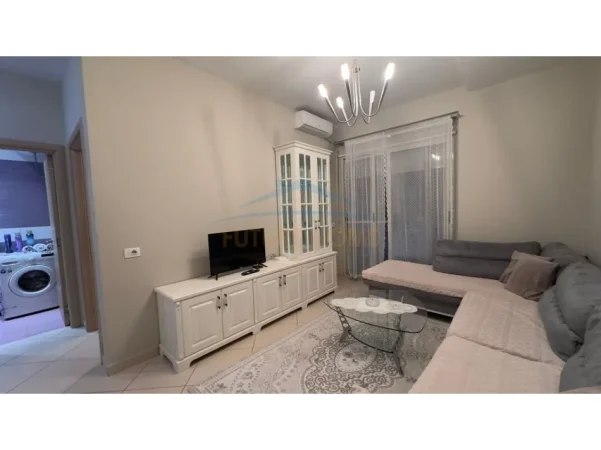 Tirane, shitet apartament 1+1 Kati 7, 57 m² 115.000 € (Rruga Bedri Karapici)