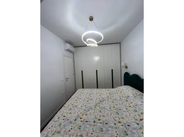 Tirane, jepet me qera apartament 1+1+Ballkon Kati 5, 70 m² 550 € (Kompleksi Ndregjoni)