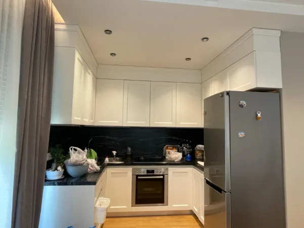Tirane, jepet me qera apartament 3+1+Ballkon Kati 0, 100 m² 1.200 € (Varri Bamit)