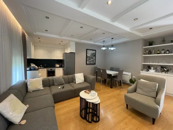 Tirane, jepet me qera apartament 3+1+Ballkon Kati 0, 100 m² 1.200 € (Varri Bamit)