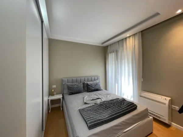 Tirane, jepet me qera apartament 3+1+Ballkon Kati 0, 100 m² 1.200 € (Varri Bamit)