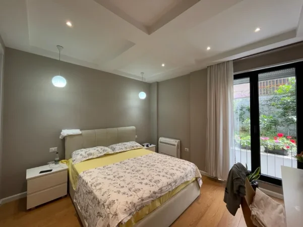 Tirane, jepet me qera apartament 3+1+Ballkon Kati 0, 100 m² 1.200 € (Varri Bamit)