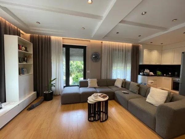 Tirane, jepet me qera apartament 3+1+Ballkon Kati 0, 100 m² 1.200 € (Varri Bamit)