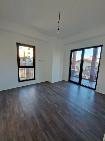 Tirane, jepet me qera zyre Kati 4, 103 m² 1.070 € (KOMPLEKSI GARDEN BUILDING)