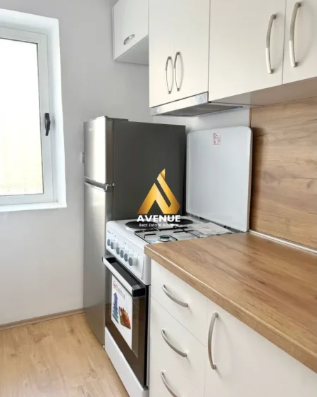 Tirane, jepet me qera apartament 1+1+Ballkon Kati 2, 55 m² 450 € (Rruga Brdhyl)
