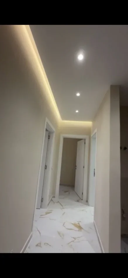 Tirane, jepet me qera zyre Kati 1, 83 m² 650 € (UNIVERS CITY)