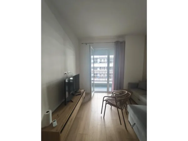 Tirane, jepet me qera apartament 1+1+Ballkon Kati 2, 58 m² 430 € (Univers city)