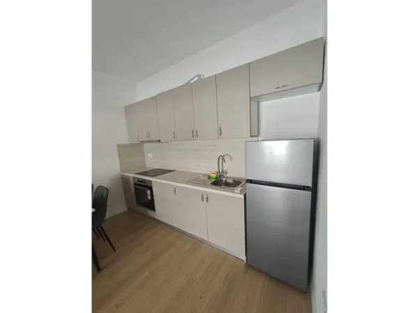 Tirane, jepet me qera apartament 1+1+Ballkon Kati 2, 58 m² 430 € (Univers city)
