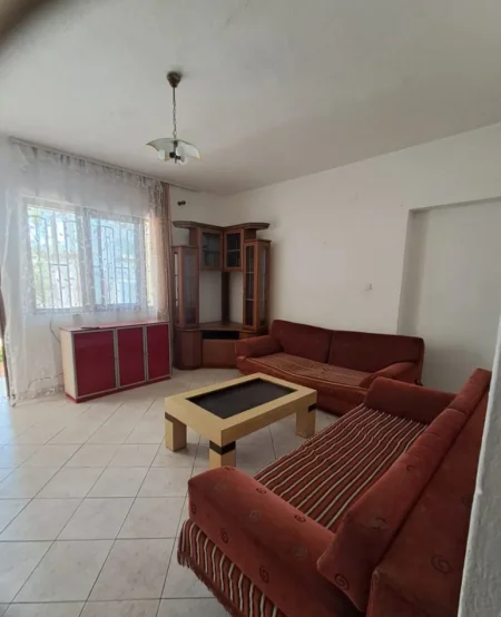 Tirane, jepet me qera apartament 1+1 Kati 1, 70 m² 300 € (Shkozë)