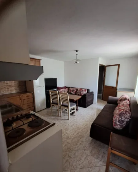 Tirane, jepet me qera apartament 1+1 Kati 1, 70 m² 300 € (Shkozë)