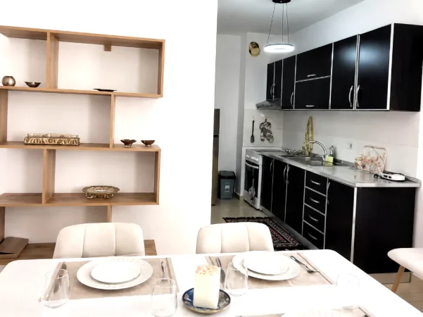 Tirane, jepet me qera apartament 2+1+Ballkon , 104 m² 650 € 