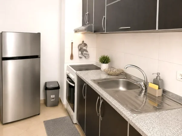 Tirane, jepet me qera apartament 2+1+Ballkon , 104 m² 650 € 