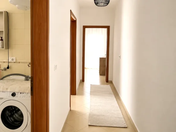 Tirane, jepet me qera apartament 2+1+Ballkon , 104 m² 650 € 