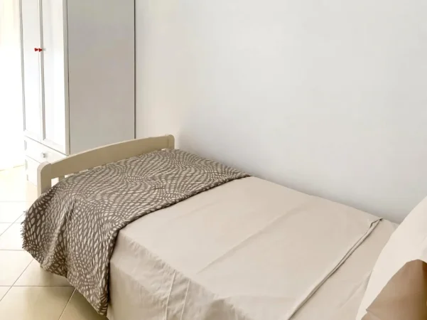 Tirane, jepet me qera apartament 2+1+Ballkon , 104 m² 650 € 