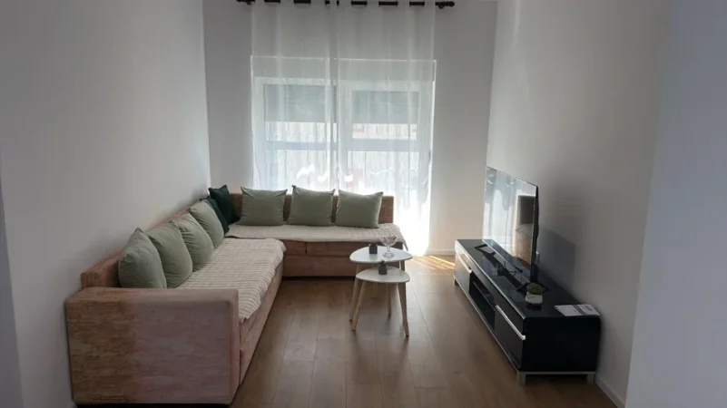 Tirane, jepet me qera apartament 2+1+Ballkon Kati 7, 92 m² 500 € (Ali Demi, Kompleksi Kadiu)