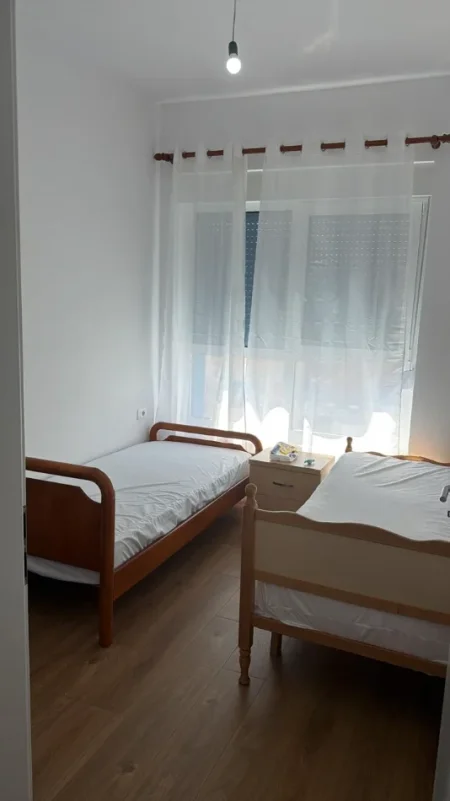 Tirane, jepet me qera apartament 2+1+Ballkon Kati 7, 92 m² 500 € (Ali Demi, Kompleksi Kadiu)