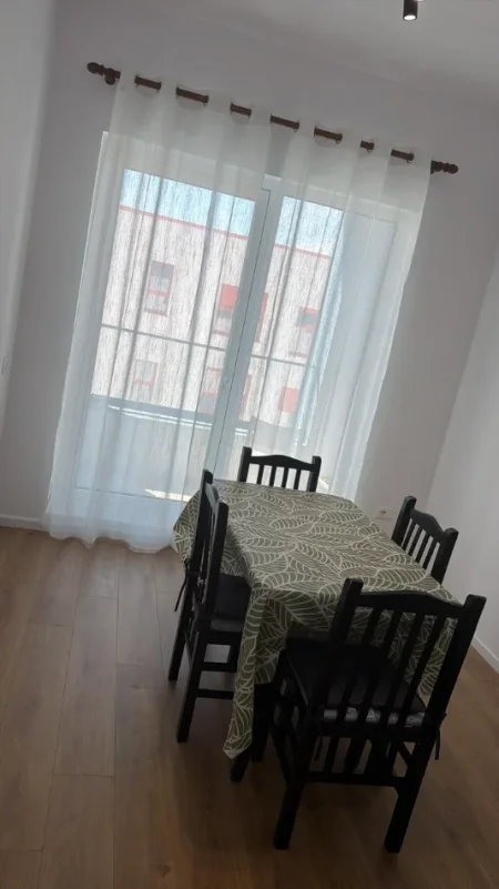 Tirane, jepet me qera apartament 2+1+Ballkon Kati 7, 92 m² 500 € (Ali Demi, Kompleksi Kadiu)
