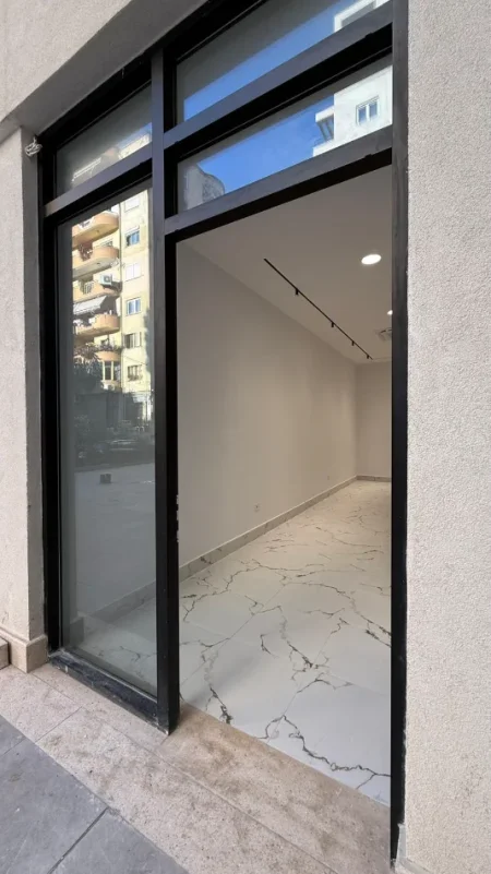 Tirane, shitet ambjent biznesi Kati 0, 38 m² 192.000 € (mine peza)