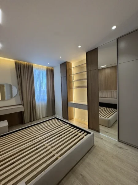 Shitet  Apartament 2+1 në 21 Dhjetori, Tiranë,    238.000 Euro