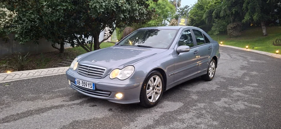 Tirane, shitet makine Mercedez benz 203 Benzin, gri e erret automatik Kondicioner 320.231 km 4.200 €
