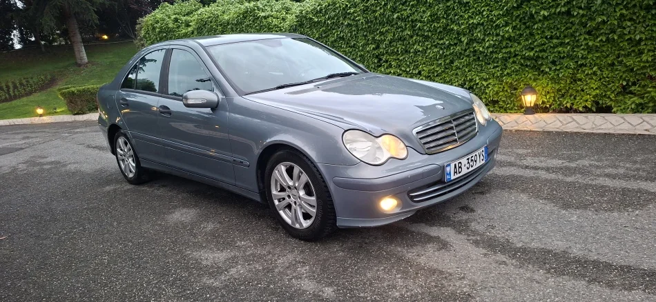 Tirane, shitet makine Mercedez benz 203 Benzin, gri e erret automatik Kondicioner 320.231 km 4.200 €
