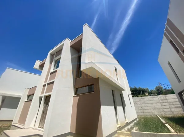 Tirane, shitet Vile 4+1 , 335 m² 650.000 € (Lunder)