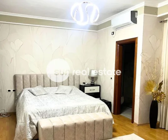 Shkoder, jepet me qera apartament 3+1 Kati 3, 207 m² 1.200 € (QENDER)