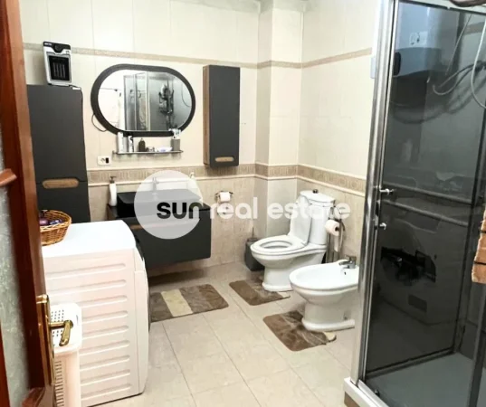 Shkoder, jepet me qera apartament 3+1 Kati 3, 207 m² 1.200 € (QENDER)