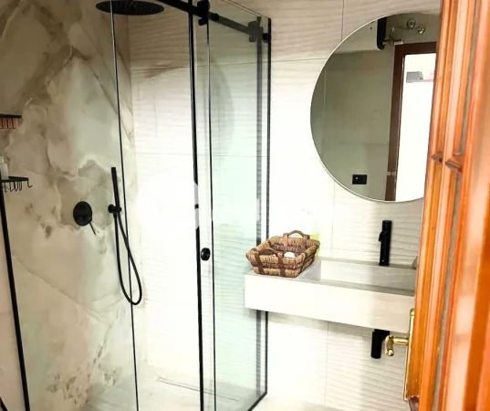 Shkoder, jepet me qera apartament 3+1 Kati 3, 207 m² 1.200 € (QENDER)