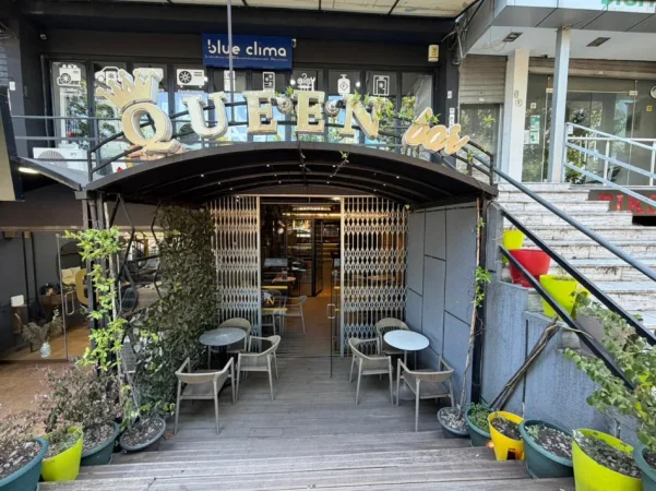 Tirane, jepet me qera bar-kafe Kati 0, 100 m² 1.000 € (Pallati me Shigjeta)