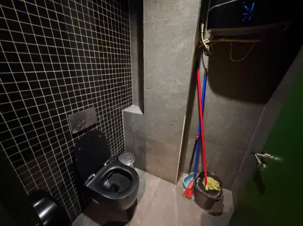 Tirane, jepet me qera bar-kafe Kati 0, 100 m² 1.000 € (Pallati me Shigjeta)