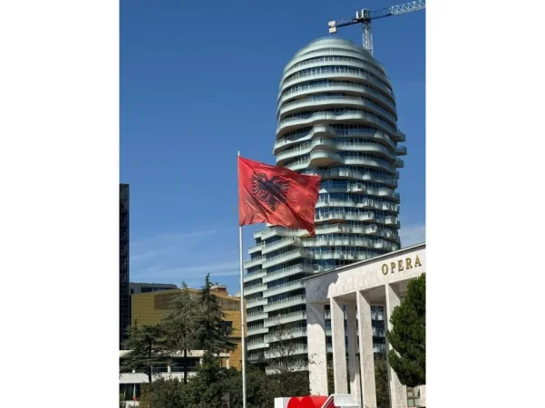 Tirane, shes apartament 1+1+Ballkon Kati 10, 128 m² (Tirana's Rock)