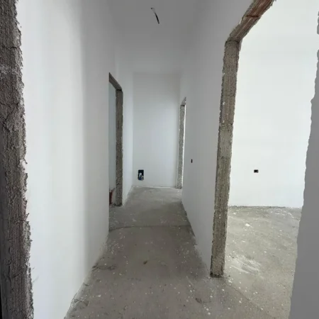 Tirane, shitet apartament 3+1+Ballkon , 149 m² 216.000 € (Porcelan)