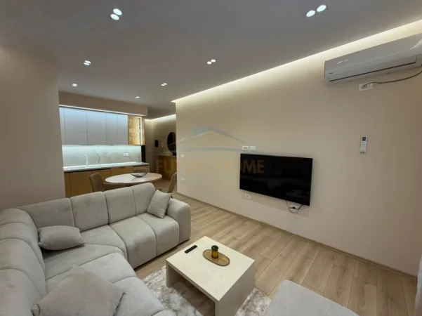 Tirane, jepet me qera apartament 2+1+Ballkon Kati 5, 104 m² 900 € 