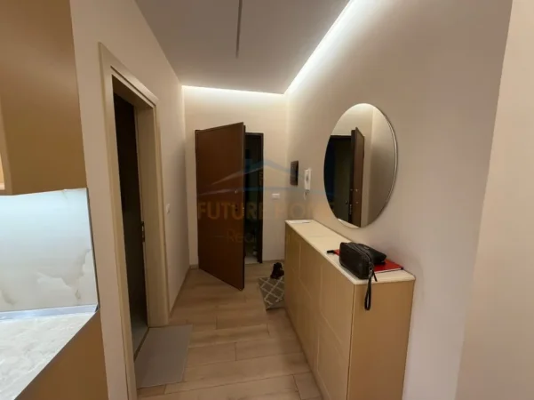 Tirane, jepet me qera apartament 2+1+Ballkon Kati 5, 104 m² 900 € 