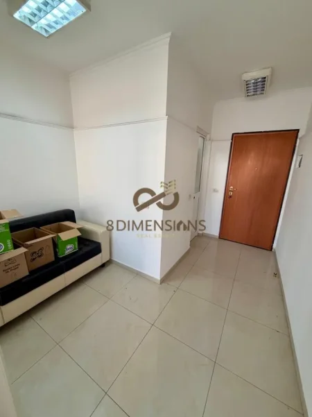 Tirane, shitet garsonier 1+1 Kati 1, 42 m² 105.000 € (rruga e barrikadave)