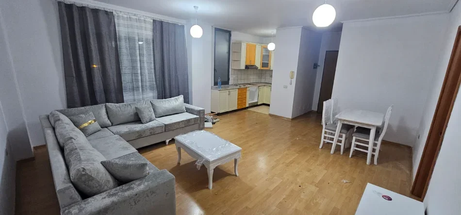Tirane, jepet me qera apartament 2+1 Kati 3, 115 m² 550 € (Yzberisht)