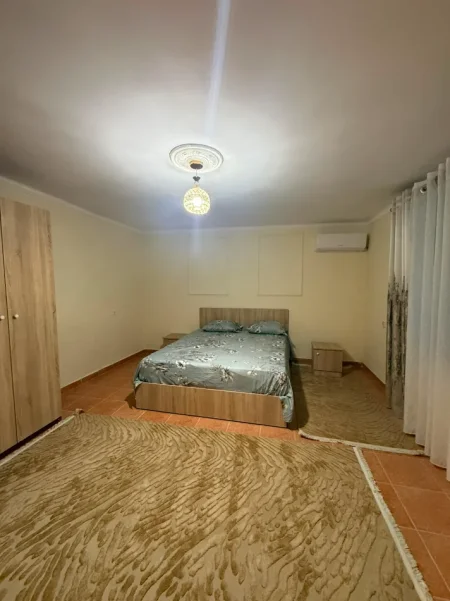 Tirane, jepet me qera apartament 1+1+Ballkon Kati 1, 50 m² 425 € (Farke)