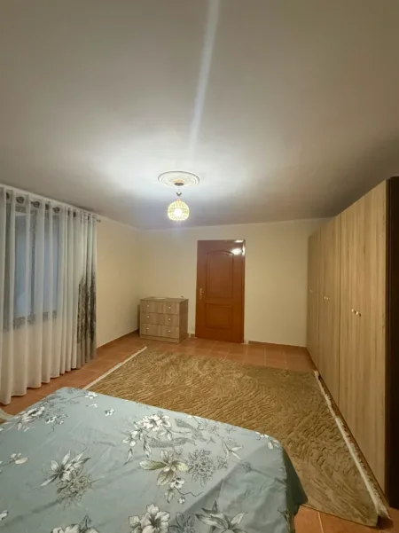 Tirane, jepet me qera apartament 1+1+Ballkon Kati 1, 50 m² 425 € (Farke)
