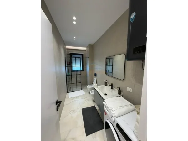 Tirane, jepet me qera apartament 2+1 Kati 7, 82 m² 800 € 