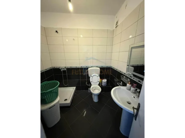 Tirane, jepet me qera apartament 2+1+Ballkon Kati 4, 100 m² 500 € (astir)