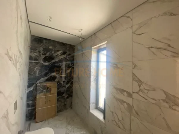 Tirane, shitet apartament 2+1+2+Ballkon Kati 3, 100 m² 275.000 € (Rruga Karl Gega)