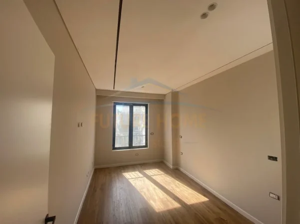 Tirane, shitet apartament 2+1+2+Ballkon Kati 3, 100 m² 275.000 € (Rruga Karl Gega)