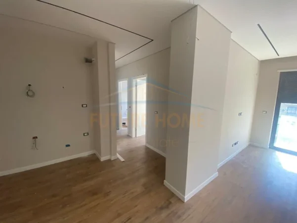 Tirane, shitet apartament 2+1+2+Ballkon Kati 3, 100 m² 275.000 € (Rruga Karl Gega)
