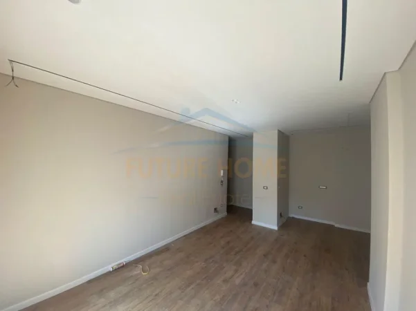 Tirane, shitet apartament 2+1+2+Ballkon Kati 3, 100 m² 275.000 € (Rruga Karl Gega)