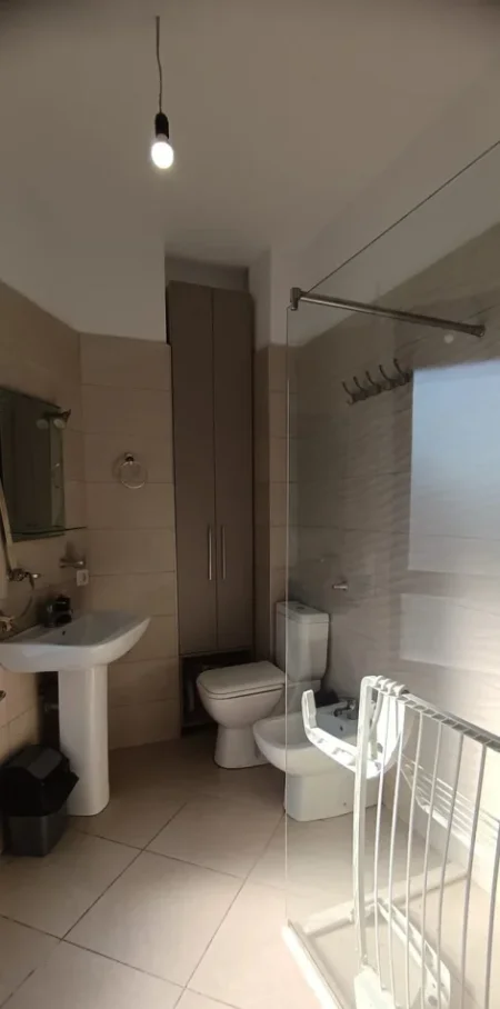 Tirane, jepet me qera apartament 1+1 Kati 7, 65 m² 600 € (Farmacia 10)