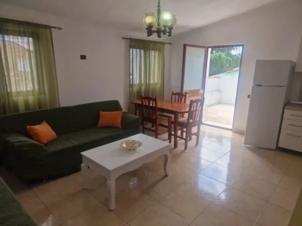 Tirane, jepet me qera apartament 2+1+Aneks+Ballkon Kati 4, 90 m² 500 € (rruga e durresit)