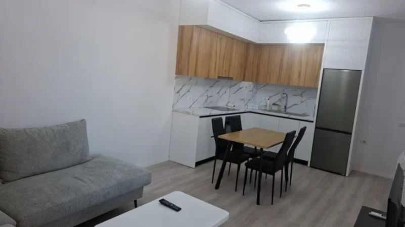 Tirane, jepet me qera apartament 2+1 Kati 7, 100 m² 450 € (Univers City)