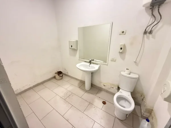 Tirane, jepet me qera dyqan Kati 0, 200 m² 3.600 € (komuna e parisit)